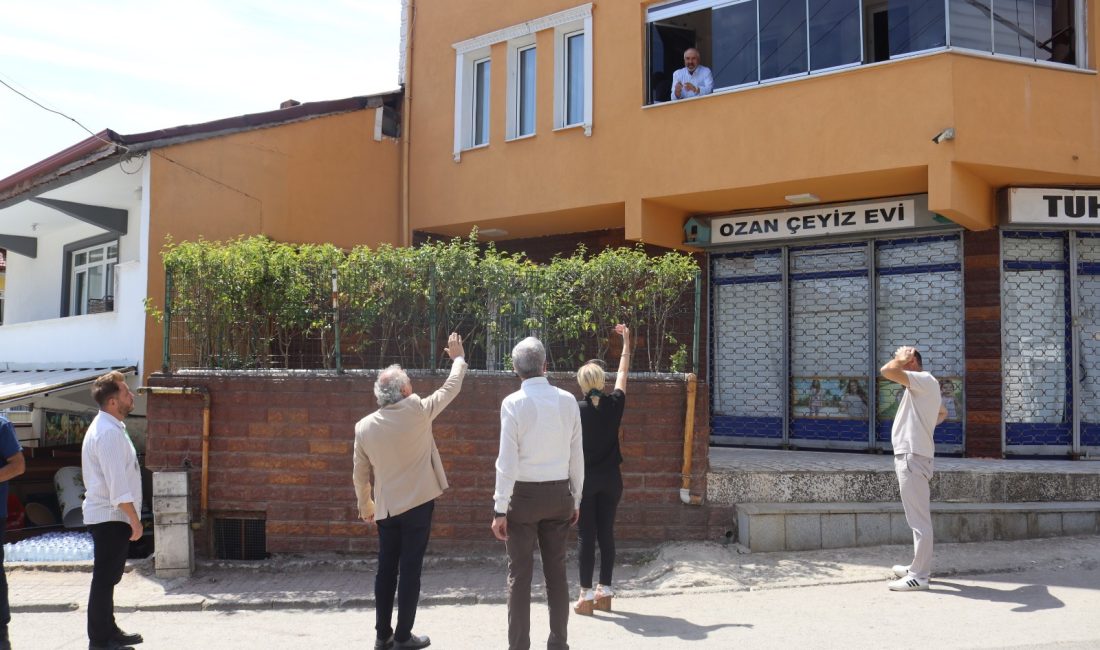 İzmit Belediyesi, mahalle ziyaretleri kapsamında Tüysüzler Mahallesi’ndeki talepleri yerinde dinleyerek
