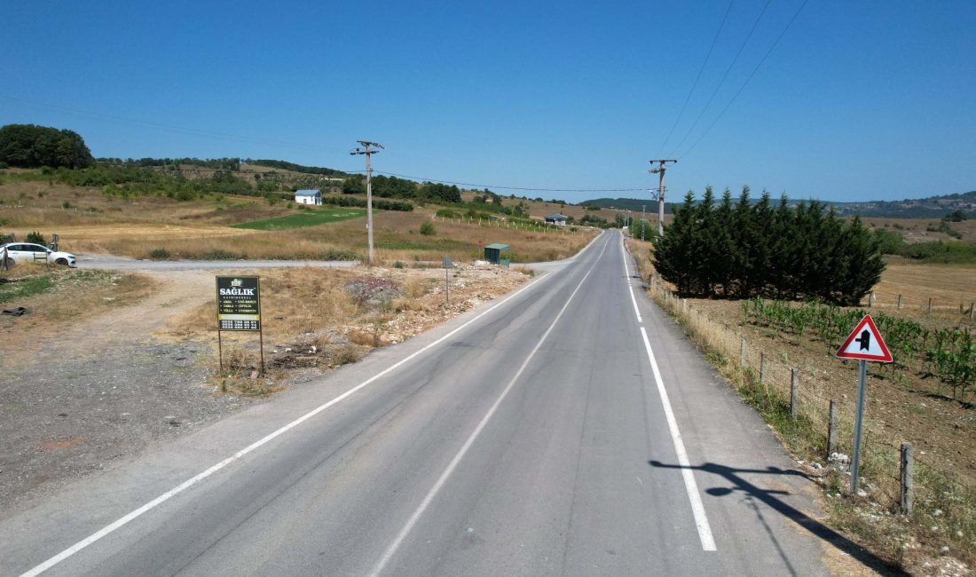 Büyükşehir Belediyesi, Kandıra’da Akçaova grup yolunun 7,5 kilometrelik bölümünü yenileyerek