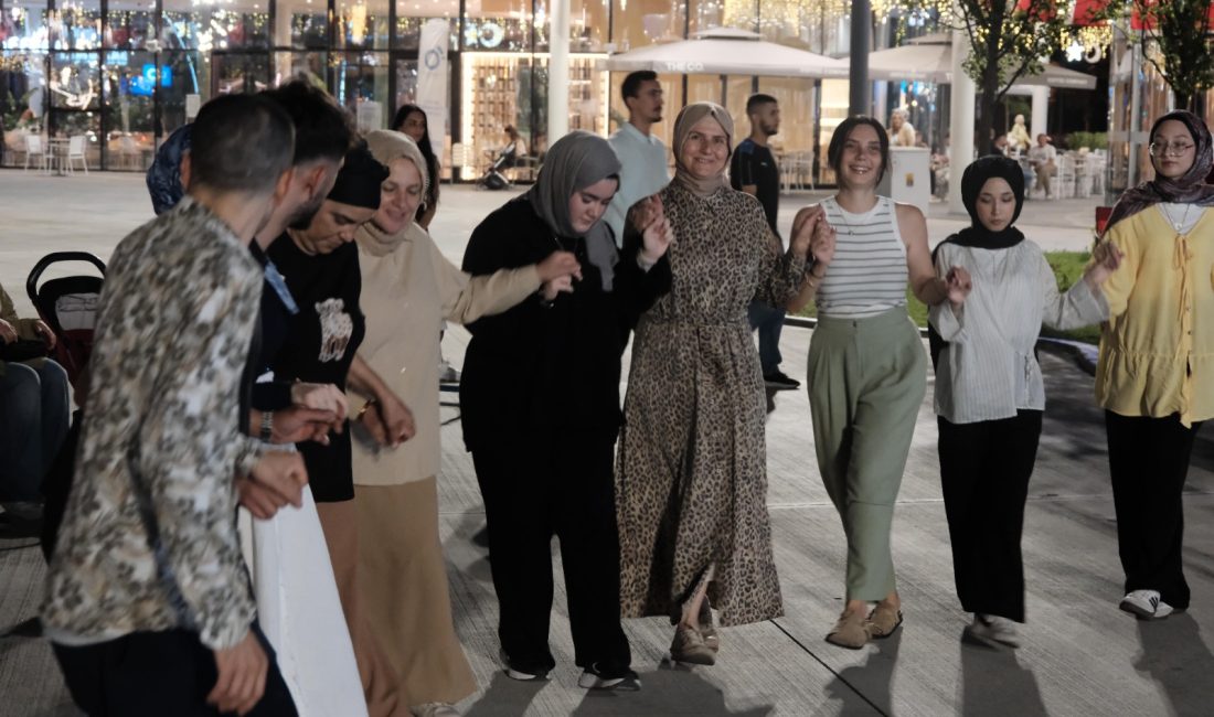 Kocaeli Büyükşehir Belediyesi, yaz boyunca vatandaşları etkinliklerle buluştururken, Karadeniz ezgilerinin