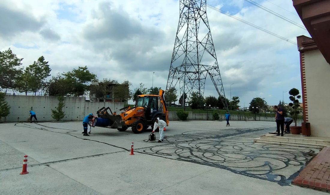 Kocaeli Büyükşehir Belediyesi, Kent Mezarlığı’nda çevre düzenleme çalışmaları kapsamında yolların