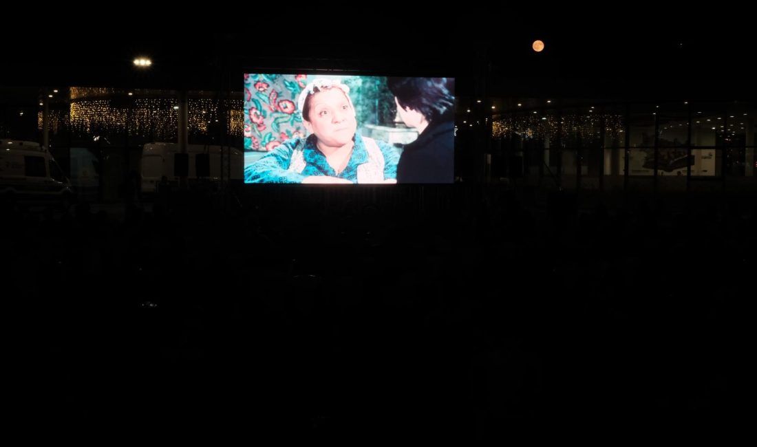 Büyükşehir Belediyesi’nin düzenlediği “Açık Havada Sinema Keyfi” etkinliği bu hafta