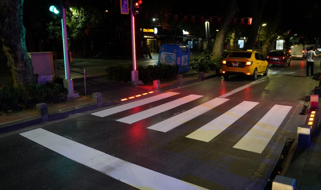 Kocaeli Büyükşehir Belediyesi, kent genelinde trafik güvenliğini artırmak amacıyla yaya