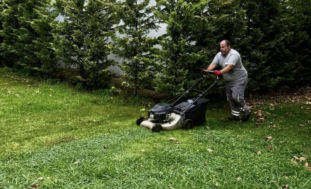 Körfez Belediyesi Park ve Bahçeler Müdürlüğü ekipleri Körfez’ in park