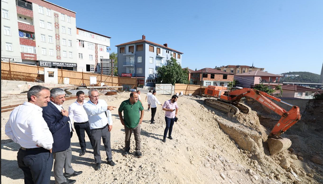 Dilovası Kent Meydanı projesinde temel hafriyat ve fore kazık çalışmaları