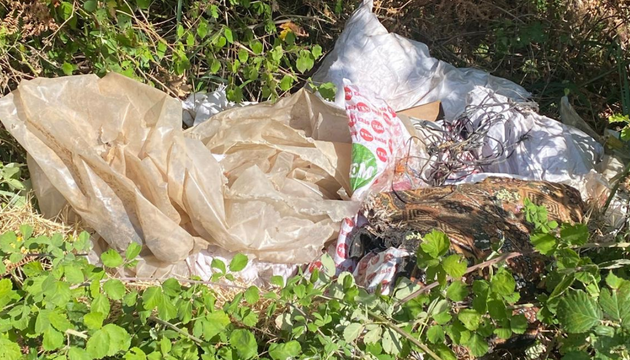 İzmit Belediyesi, Orhaniye Mahallesi’nde usulsüz çöp döken kişi hakkında vatandaş