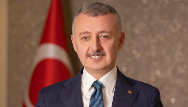 Kocaeli Büyükşehir Belediye Başkanı Doç.Dr.Tahir Büyükakın, istedikleri üniversitelere girmeyi başaran