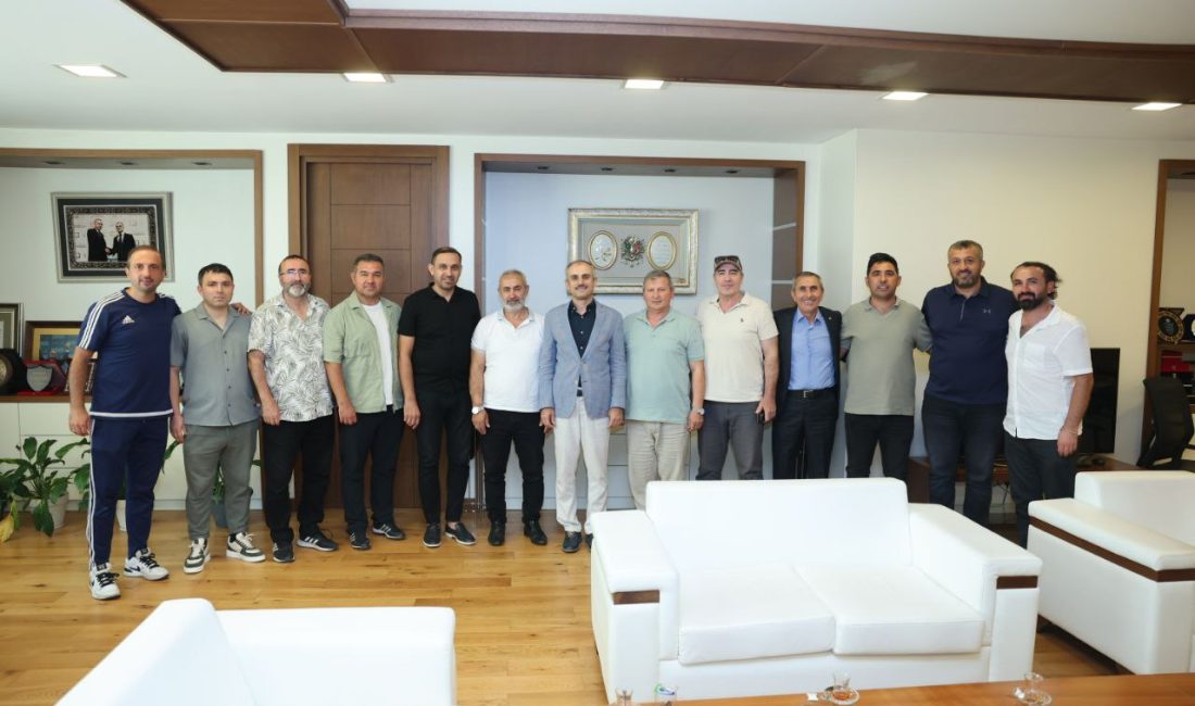 Çayırova Belediye Başkanı Bünyamin Çiftçi, ilçede faaliyet gösteren amatör spor