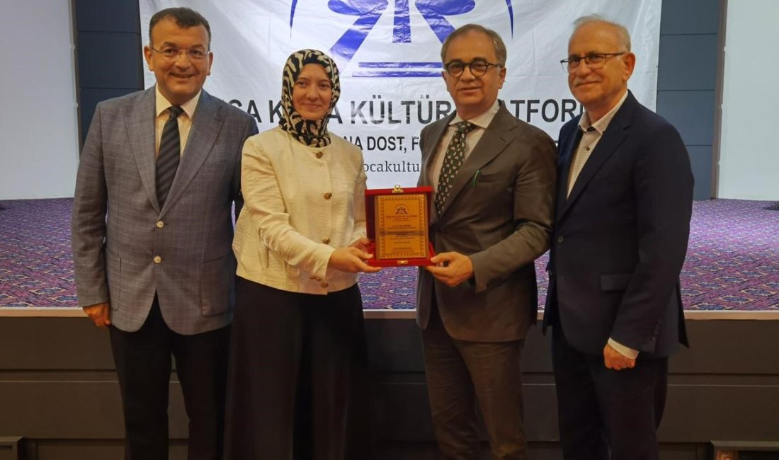 Hasan Uzunhasanoğlu Başkanlığındaki Akça Koca Kültür Platformu Eylül ayı yemekli
toplantısını Emex Otel’de