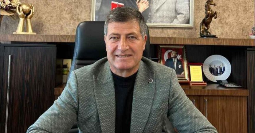 Emirşah Torun İzmit Belediyesi’nden emekli oldu İzmit Belediyesi eski Başkan Yardımcısı Emirşah Torun emekli oldu