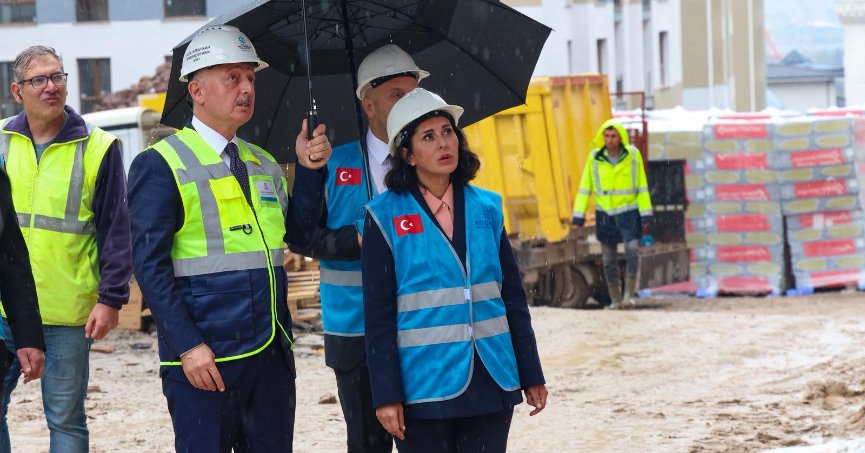 Kocaeli Büyükşehir Belediyesi öncülüğünde, Cedit Mahallesi’nde devam eden kentsel dönüşüm