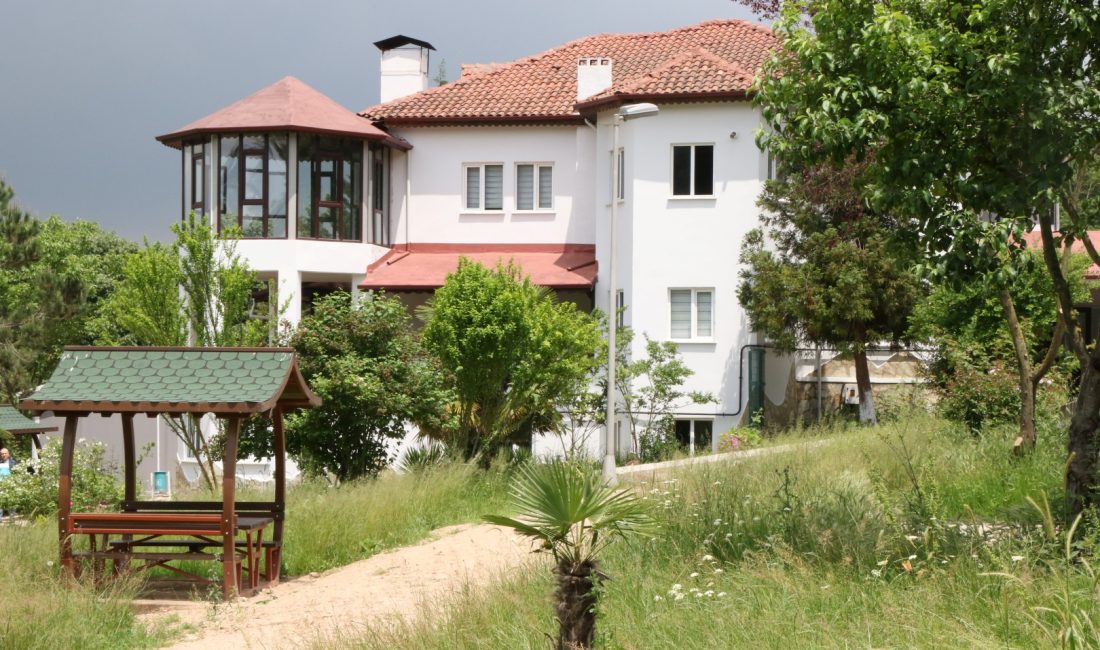 Kocaeli Büyükşehir Belediyesi, bağımlılıkla mücadele kapsamında açtığı merkezlerde 7/24 yatılı