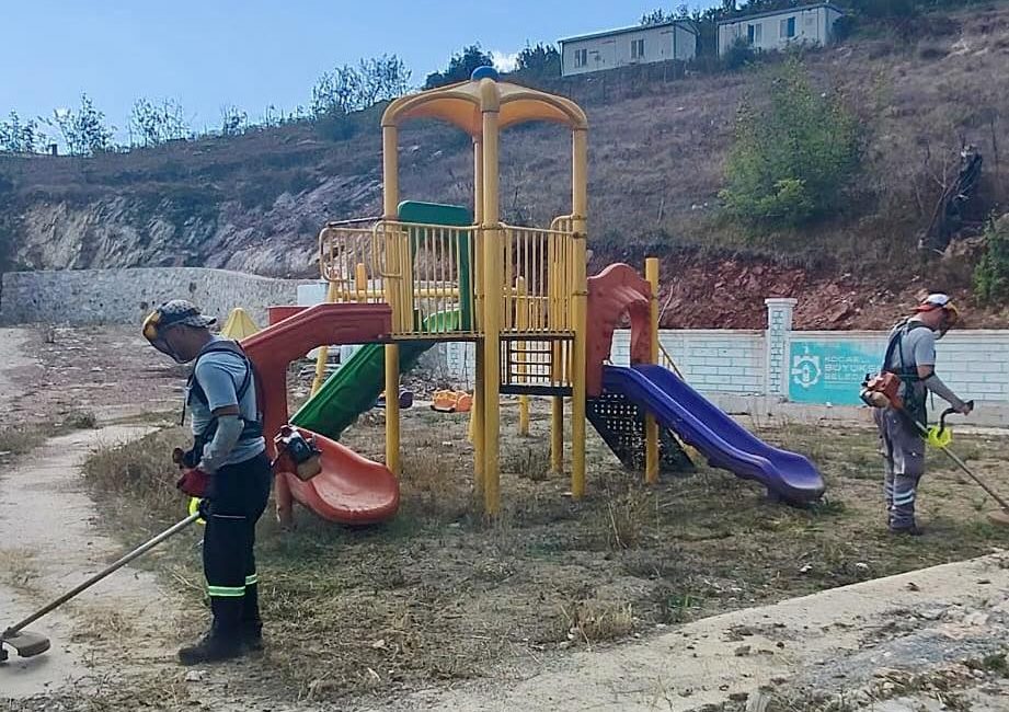 Körfez Belediyesi Park ve Bahçeler Müdürlüğü ekipleri, ilçe geneli başta