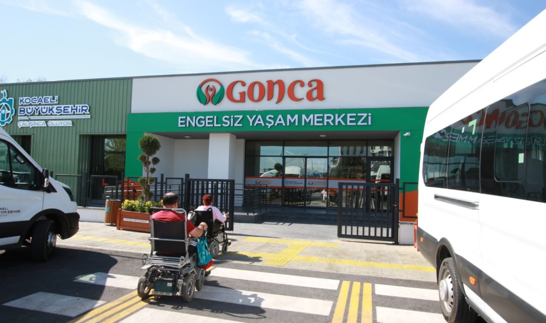 Kocaeli Büyükşehir Belediyesi’nin “Engelsiz Taksi” hizmeti vatandaşların hayatına dokunmaya devam