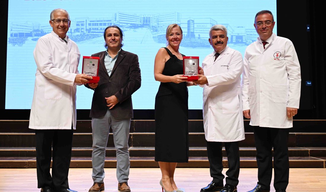 Kocaeli Üniversitesi Tıp Fakültesi 2025-2026 Beyaz Önlük Giyme Töreni gerçekleşti.