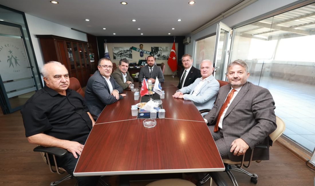 Kocaeli Eğitim Vakfı'na kıymetli ziyaret. KEV mütevelli üyesi, Türkiye Büyük