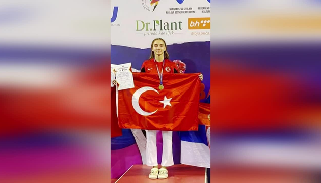 Körfez Gençlerbirliği Spor Kulübü taekwondo sporcuları Ravza Kahyaoğlu ve Eymen
