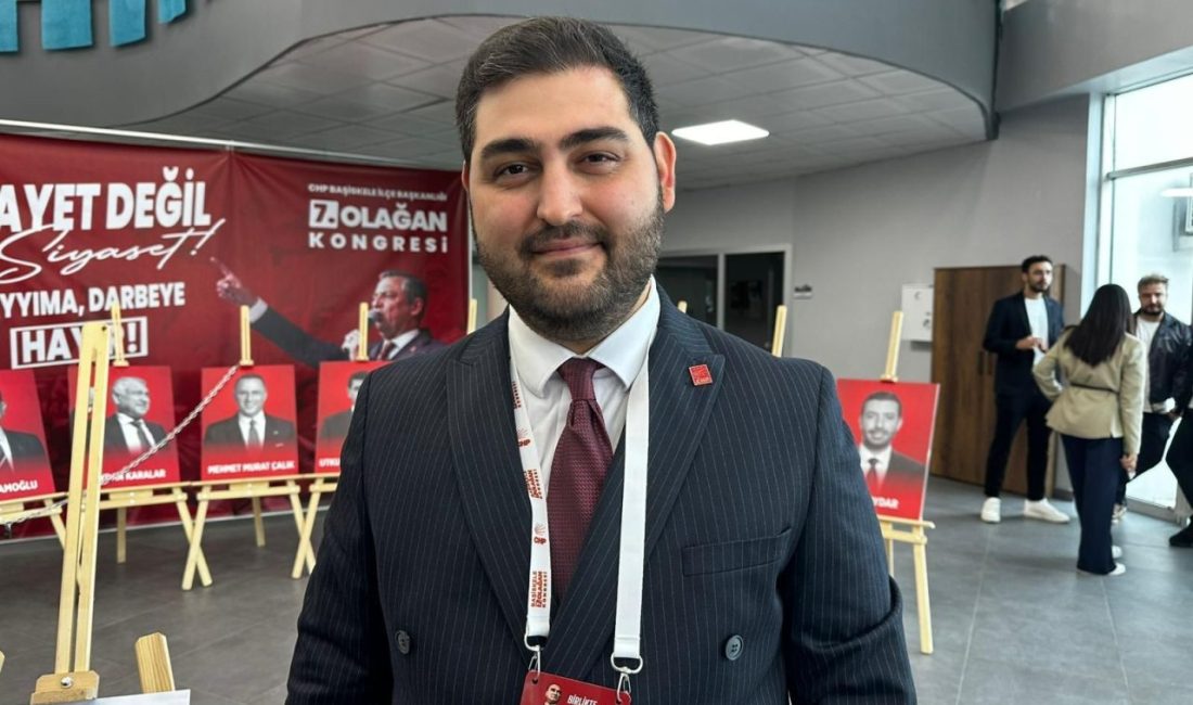 CHP Başiskele İlçe Kongresinde mevcut başkan Uğur Falay ve eski