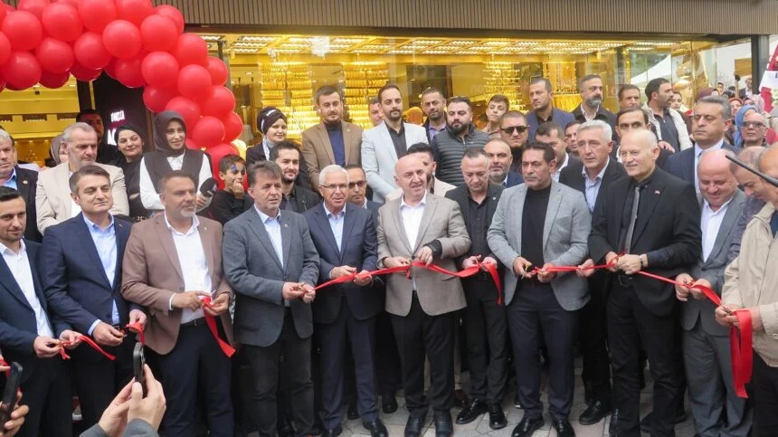 Türkeli Mücevherat, Darıca’daki 4. şubesinin açılışında 500 kişiye altın, 500