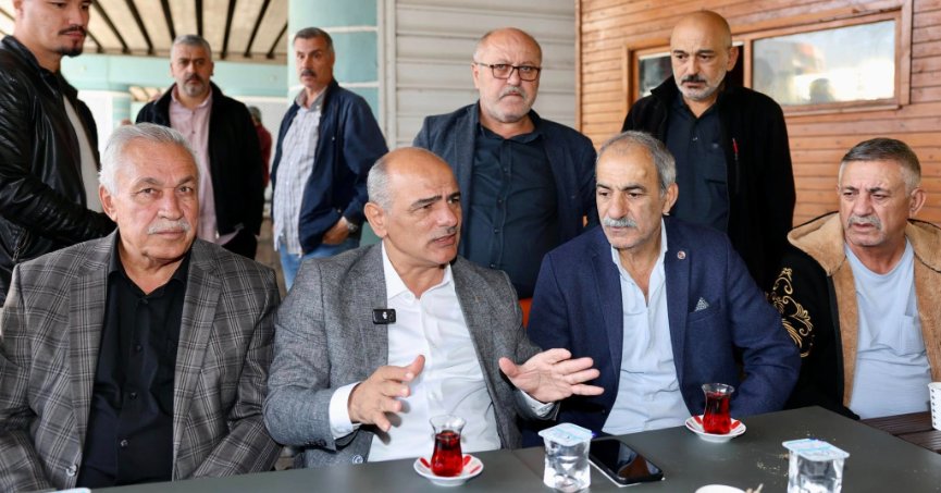 Körfez Belediye Başkanı Şener Söğüt, güne ilçede faaliyet gösteren Hizmet