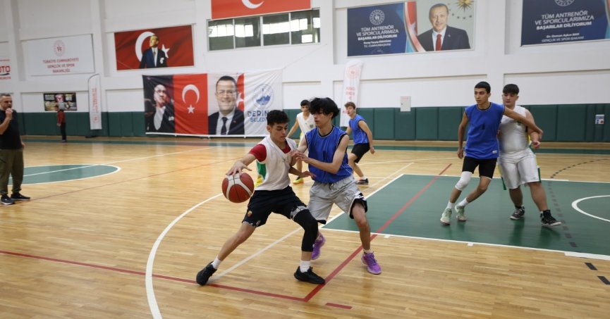 29 Ekim Cumhuriyet Bayramı etkinlikleri kapsamında Derince'de düzenlenen basketbol ve