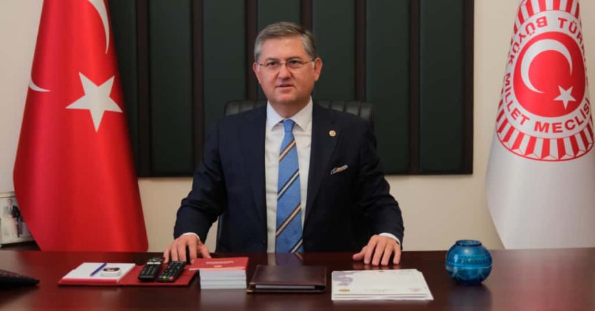 CHP Kocaeli Milletvekili Harun Özgür Yıldızlı, mazbata törenine meclis nöbeti
