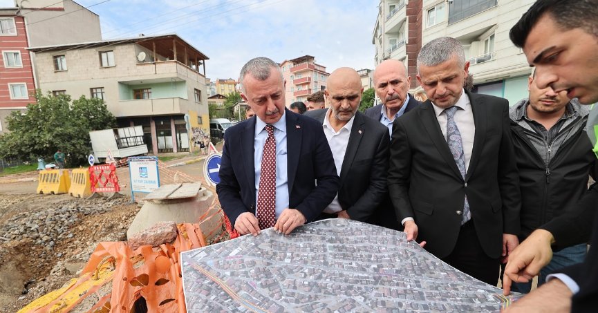 Kocaeli Büyükşehir Belediye Başkanı Tahir Büyükakın, Çayırova’da vatandaşlarla buluşarak ilçede