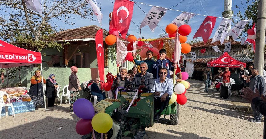 İzmit Belediyesinin destekleriyle bu yıl üçüncüsü düzenlenen Geleneksel Pat Pat