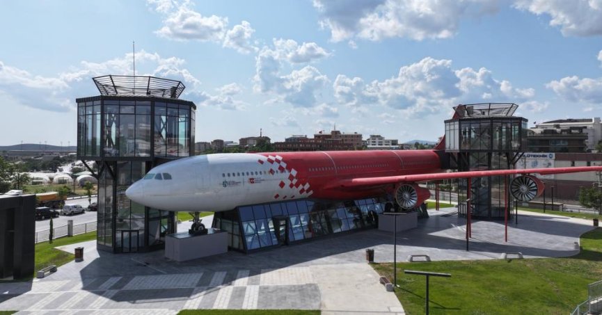 Kocaeli Büyükşehir Belediyesi tarafından Çayırova'da, uçuş ömrünü tamamlamış Airbus A340