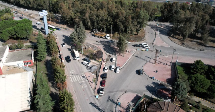 Kocaeli’de trafik, Büyükşehir Belediyesi’nin gerçekleştirdiği yatırımlarla nefes alıyor. Bu kapsamda