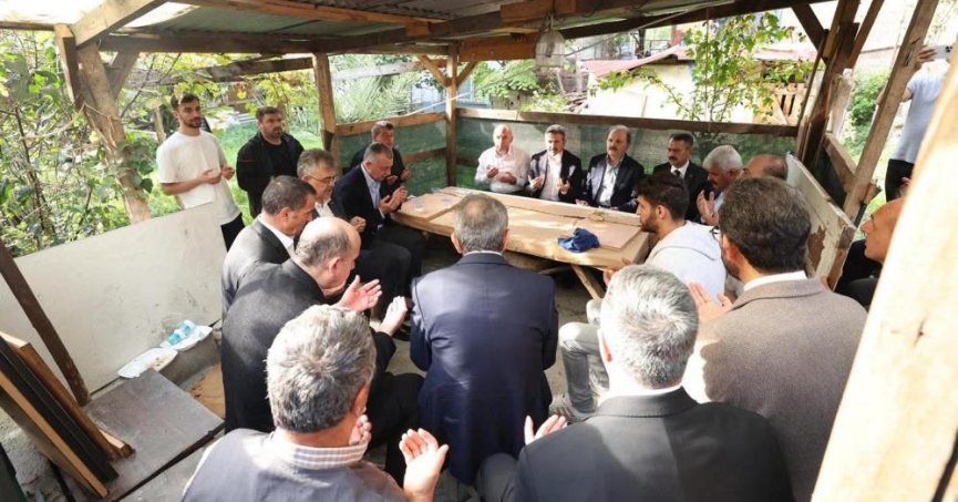 Kocaeli Büyükşehir Belediye Başkanı Tahir Büyükakın, Dilovası ilçesinde parfüm dolum