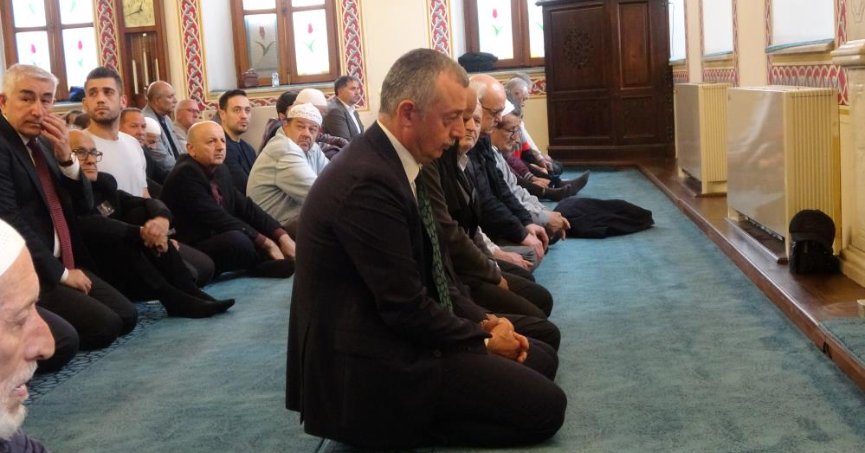 Kocaeli Valiliği’nin 10 Kasım'da 12 ilçenin merkez camilerinde Atatürk için