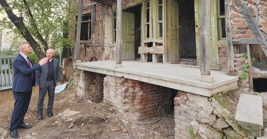 Gölcük Belediyesi, ilçedeki çok sayıda tarihi yapıyı yeniden canlandırma çalışmaları