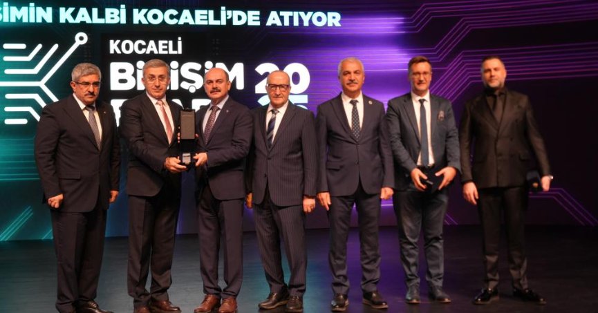 Kocaeli Kongre Merkezi’nde başlayan Bilişim Fuarı, yapay zekâdan siber güvenliğe,