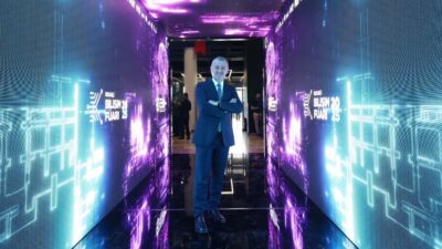 Geleceğin Kodlandığı Şehir Kocaeli’de Bilişim Fuarı kapılarını açtı. Fuarın açılışında