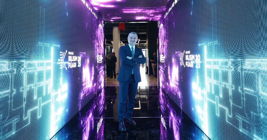 Geleceğin Kodlandığı Şehir Kocaeli’de Bilişim Fuarı kapılarını açtı. Fuarın açılışında