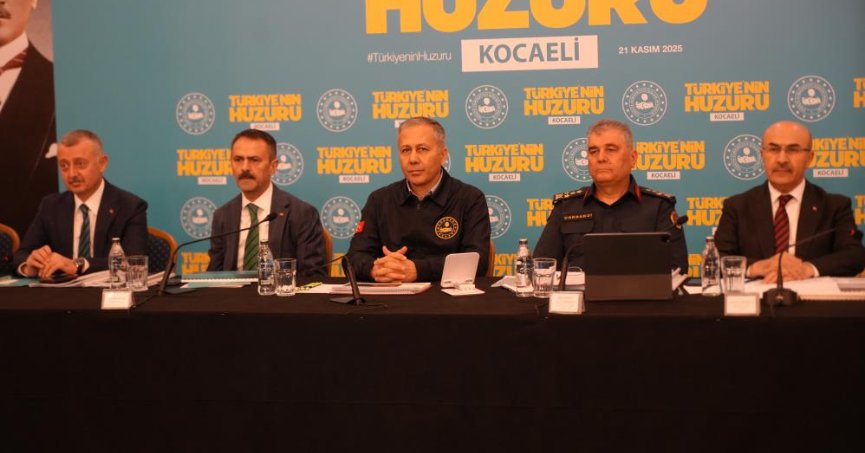 İçişleri Bakanı Ali Yerlikaya, Kocaeli programı kapsamında esnafla buluştu, protokol
