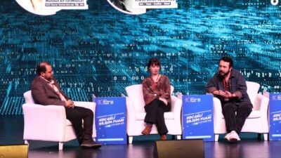 Büyükşehir Belediyesi’nin Kongre Merkezi’nde düzenlediği Kocaeli Bilişim Fuarı’nda yapay destekli