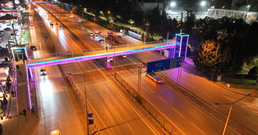 Kocaeli Büyükşehir Belediyesi’nin ev sahipliğinde düzenlenen Kocaeli Bilişim Fuarı kentte