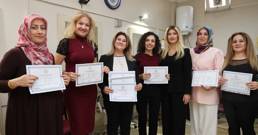 Kocaeli Büyükşehir Belediyesi’nin KO-MEK çatısı altında sunduğu mesleki eğitimler, kadınların