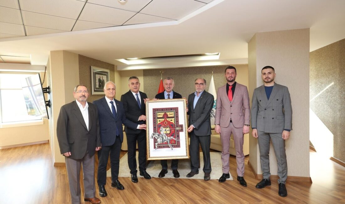 Kocaeli Büyükşehir Belediye Başkanı Tahir Büyükakın, kent dinamikleri ile bir