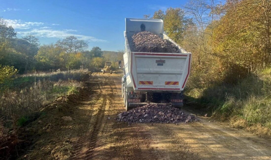 Körfez Belediyesi Fen İşleri Müdürlüğü ekipleri, ilçe genelinde yol bakım