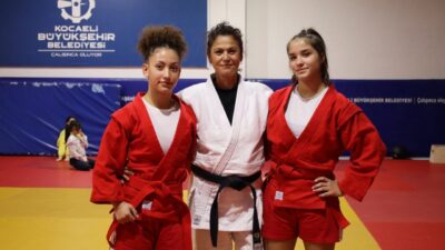 Kocaeli Büyükşehir Belediyesi Kağıtspor çatısı altında judo yapan Ceylin Mutiş