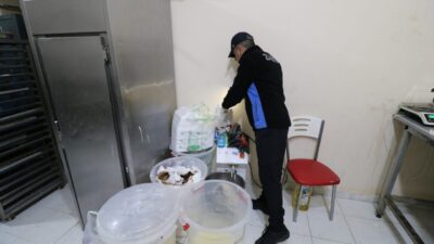 Derince Belediyesi Zabıta Müdürlüğü ekipleri, vatandaşların huzurlu ve güvenli bir