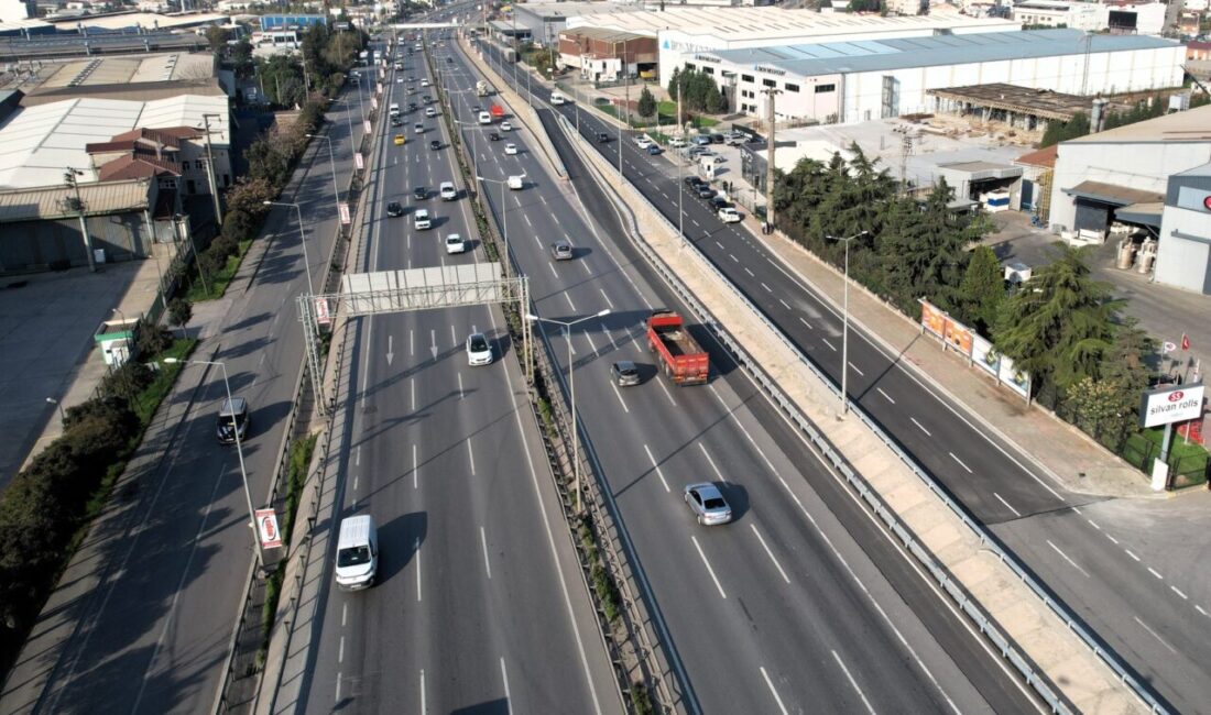 Kocaeli Büyükşehir Belediyesi, kentin ulaşımında tıkanan damarlarını ardı ardına açıyor.