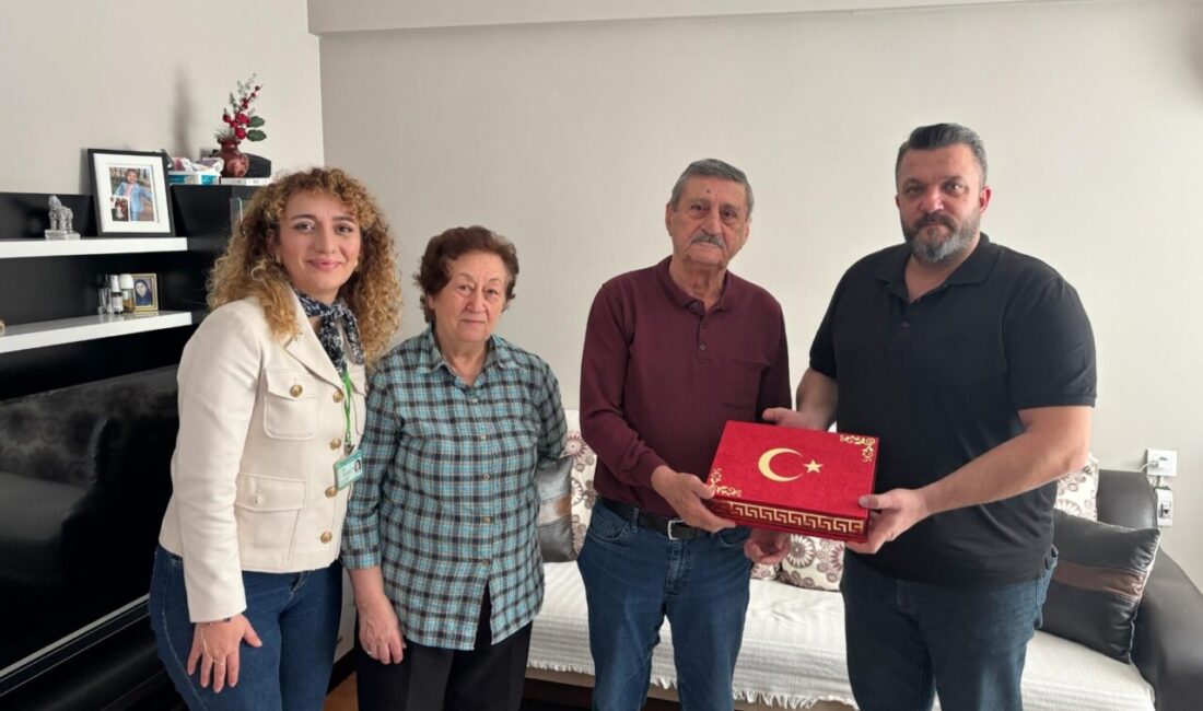 İzmit Belediyesi, Körfez’de yaşayan Kıbrıs Gazilerini evlerinde ziyaret ederek minnet