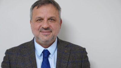 Kocaeli Büyükşehir Belediye Meclisi’ni karıştırmak için adeta çırpınan, kadın belediye