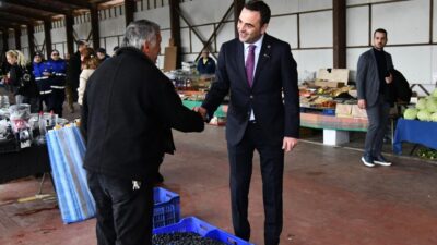 Başiskele Belediye Başkanı M. Yasin Özlü, Yeniköy Hanlı Pazarı’nı ziyaret