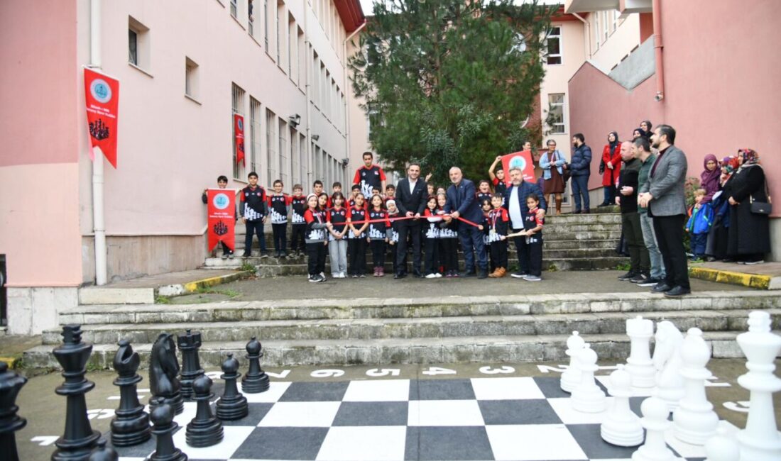 Başiskele Belediye Başkanı M. Yasin Özlü, Misak-ı Millî İlkokulu’nu ziyaret