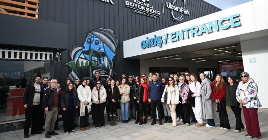 Ulaştırma ve Altyapı Bakan Yardımcısı Osman Boyraz, üniversite öğrencileri ve