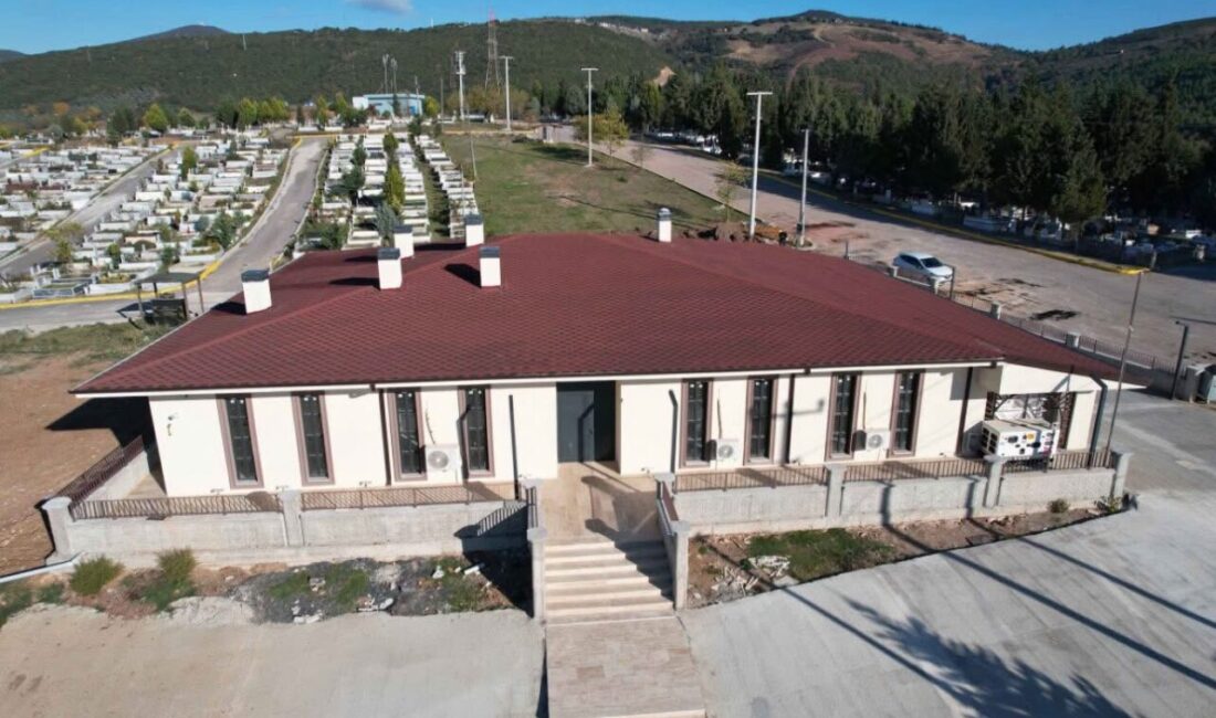 Kocaeli Büyükşehir Belediyesi tarafından yapımı tamamlanan Derince Mezarlık Hizmet Binası